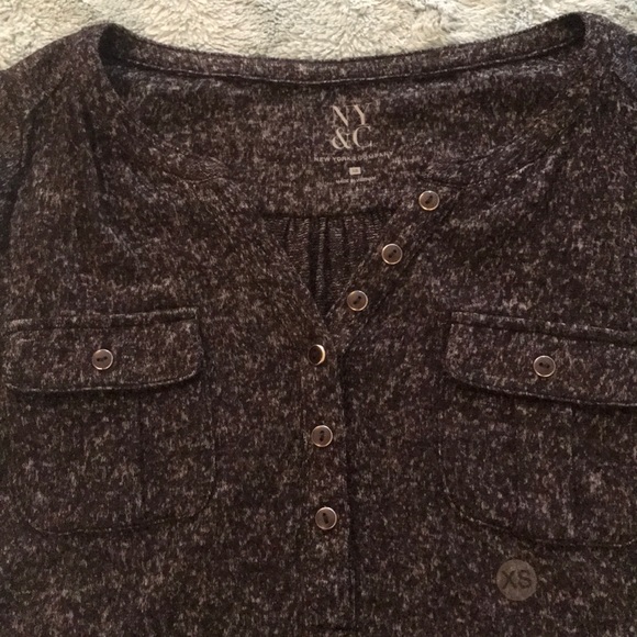 Black top - Picture 2 of 2